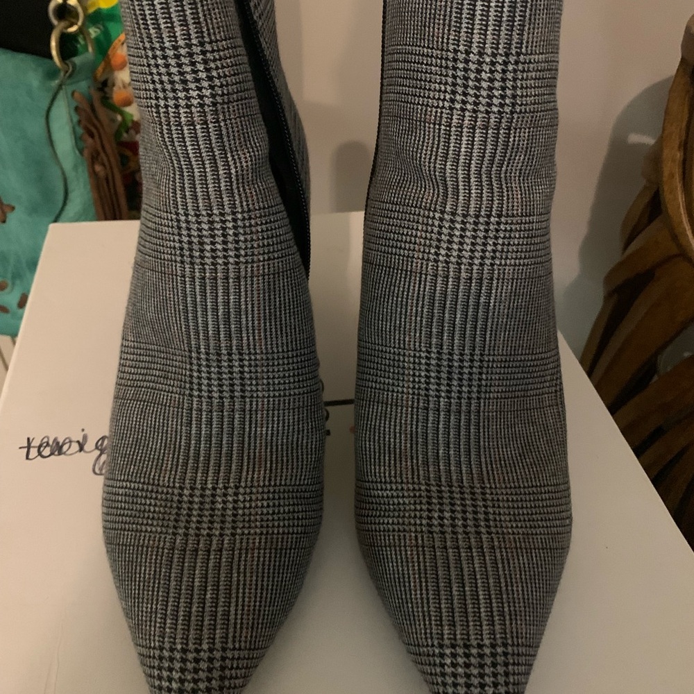 CAbi Women's Black and Gray Ankle Boots